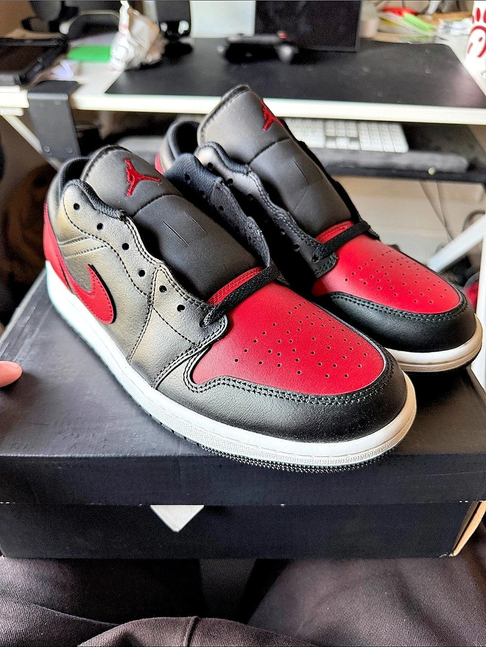 BRAND NEW! Jordan Air Jordan 1 Low Bred Toe Black & Red US 9